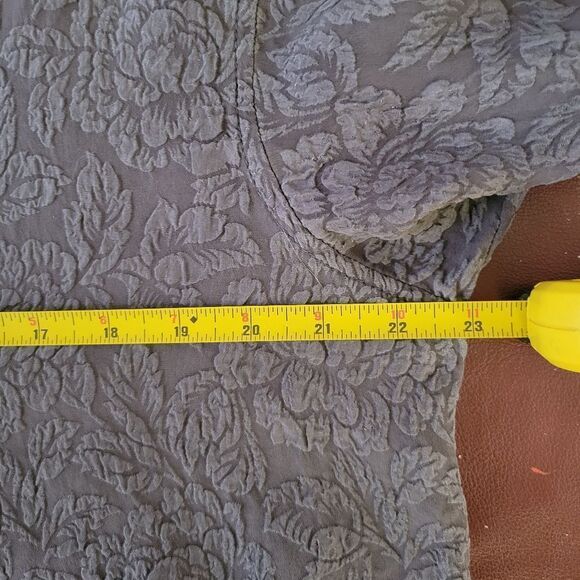 URU 100% Silk Gray Button Down Blouse - Picture 10 of 11